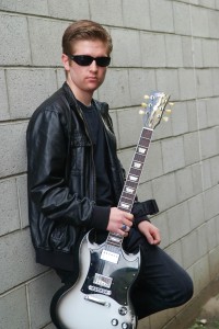 Roberti - Lead Guitarist Kicking Back
